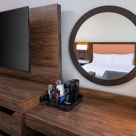 Hampton Inn Fairmont Luaran gambar