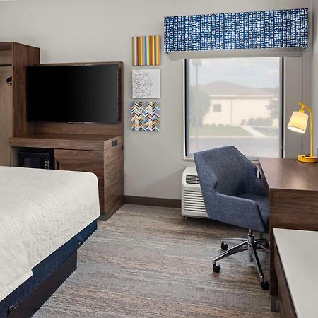 Hampton Inn Fairmont Luaran gambar