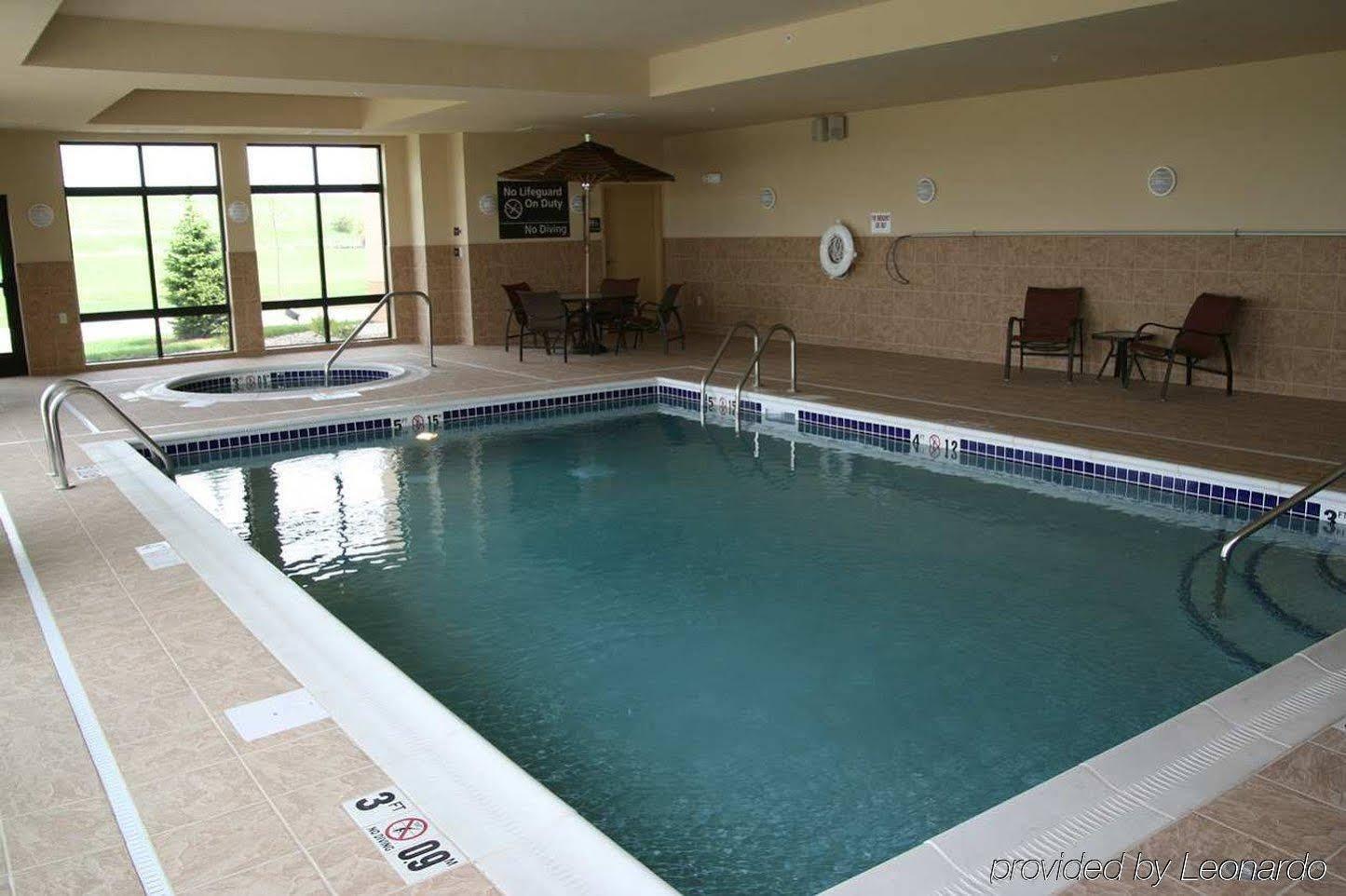 Hampton Inn Fairmont Luaran gambar