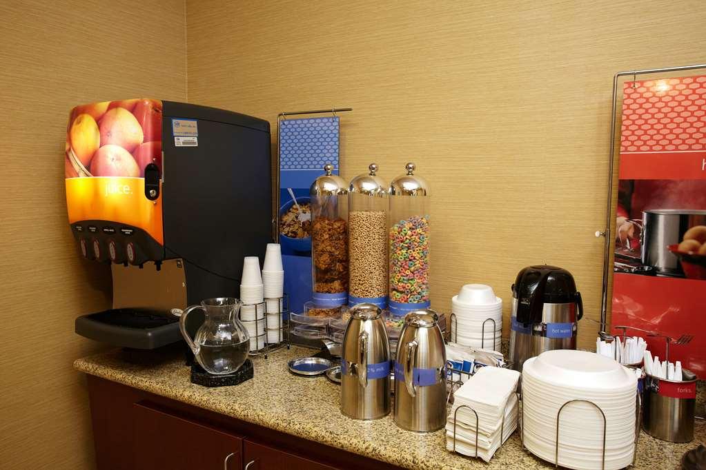 Hampton Inn Fairmont Restoran gambar