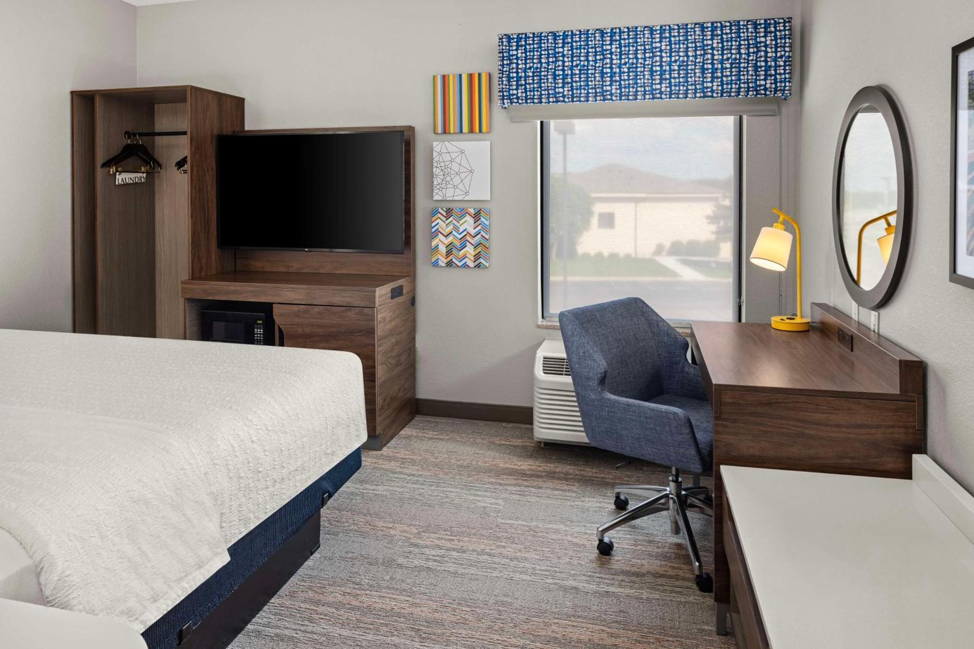 Hampton Inn Fairmont Luaran gambar