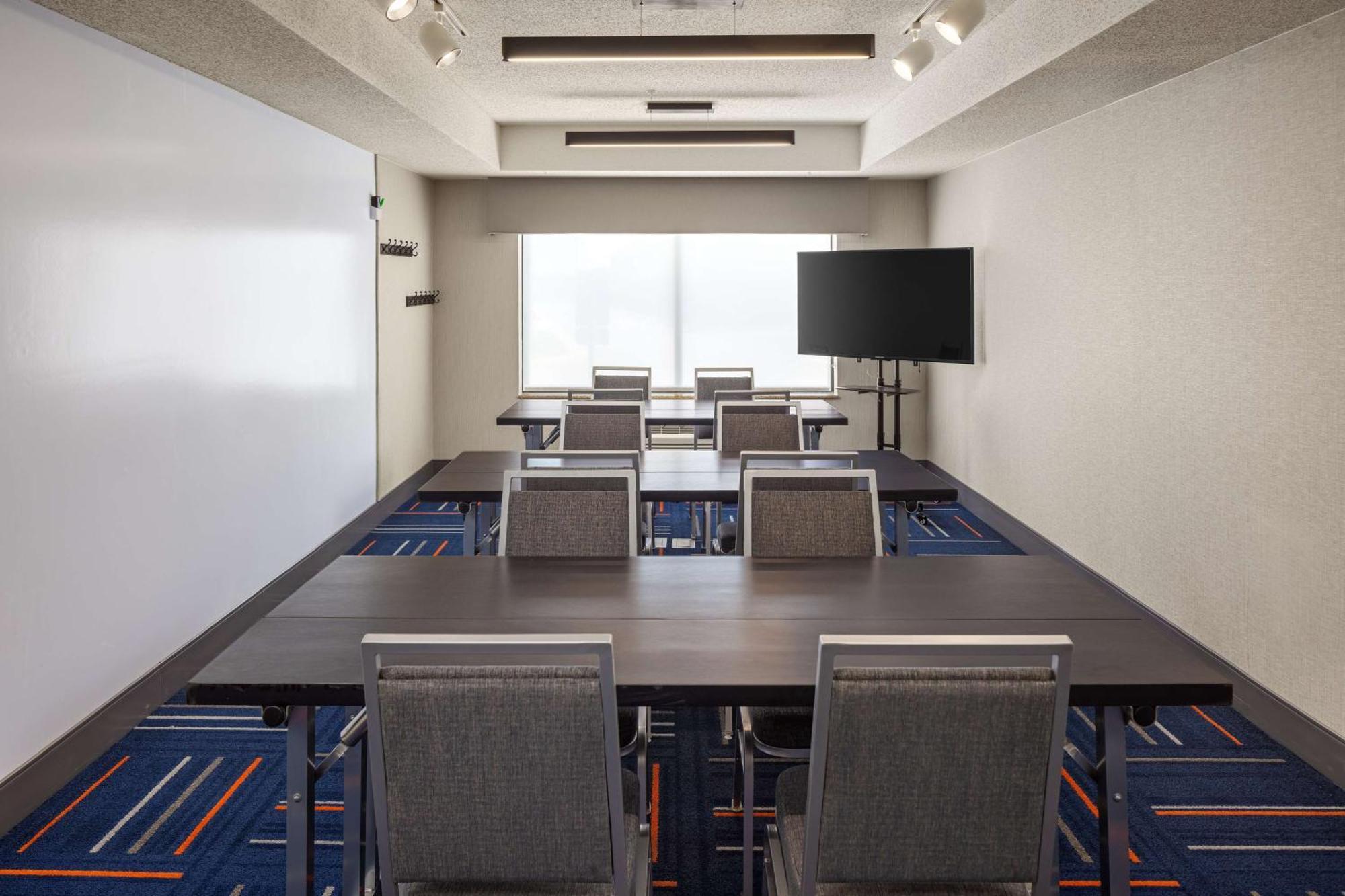 Hampton Inn Fairmont Luaran gambar
