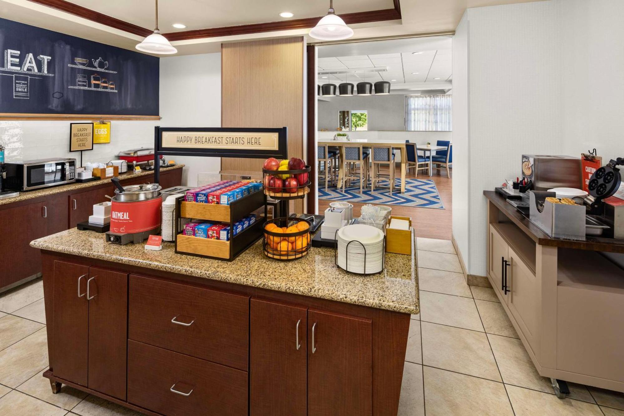 Hampton Inn Fairmont Luaran gambar