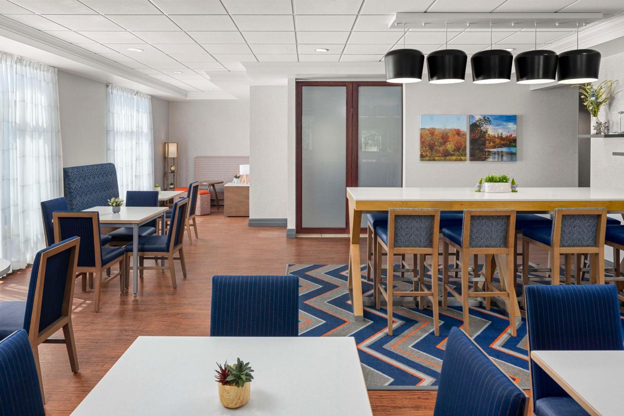 Hampton Inn Fairmont Luaran gambar