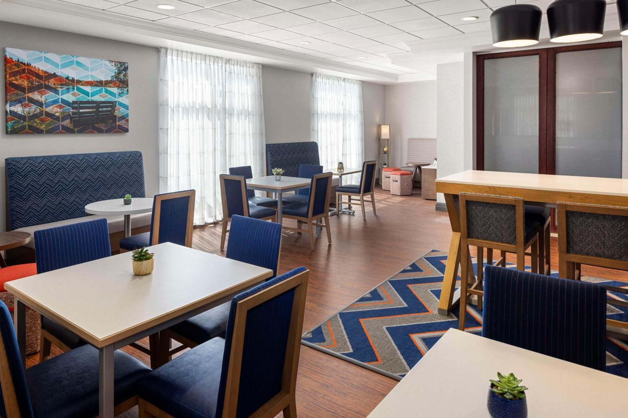 Hampton Inn Fairmont Luaran gambar