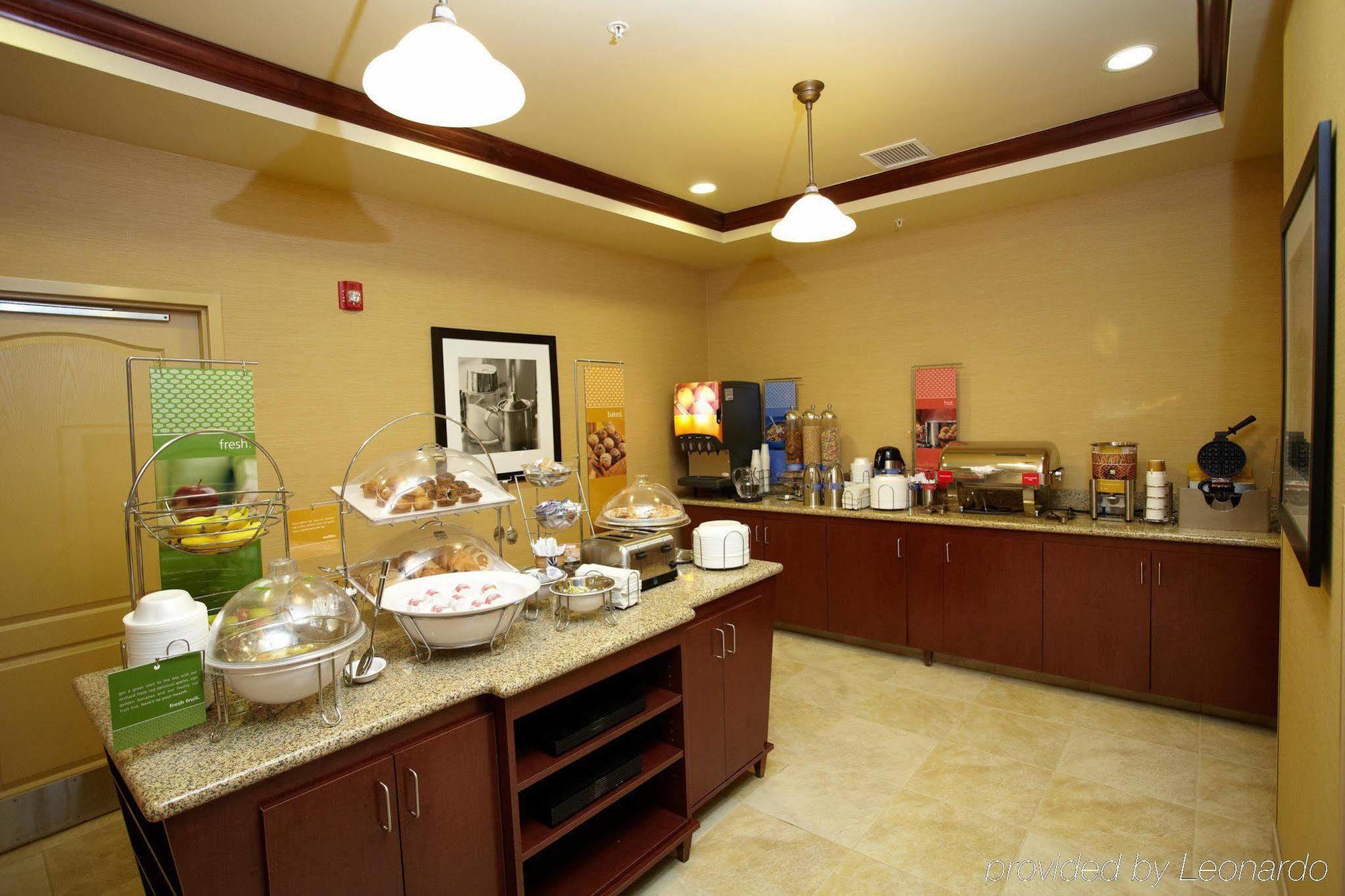 Hampton Inn Fairmont Restoran gambar