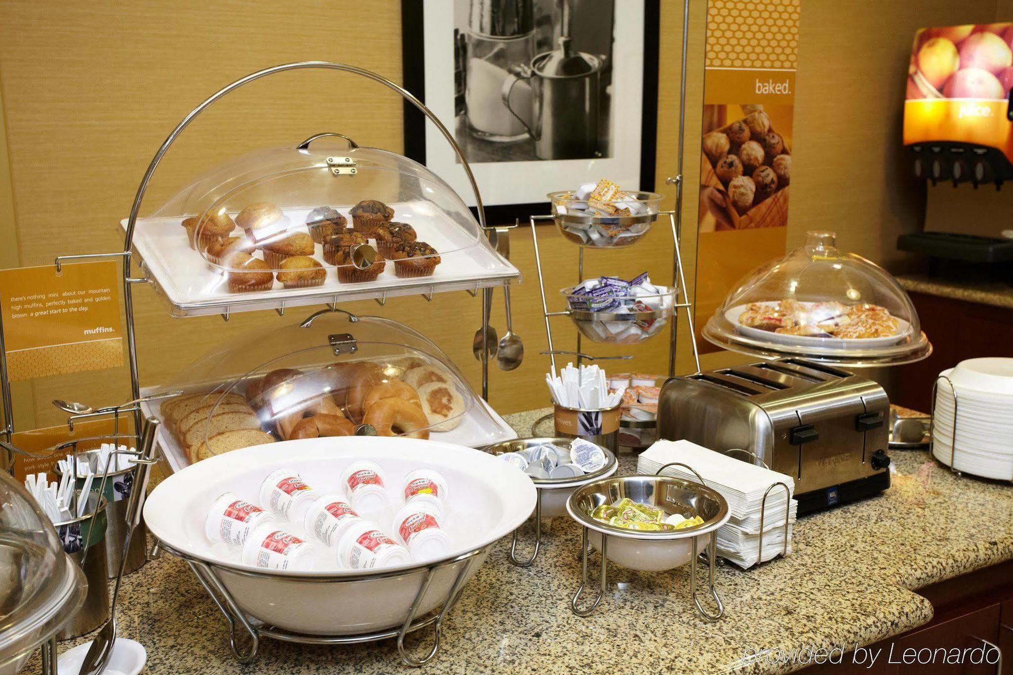 Hampton Inn Fairmont Restoran gambar