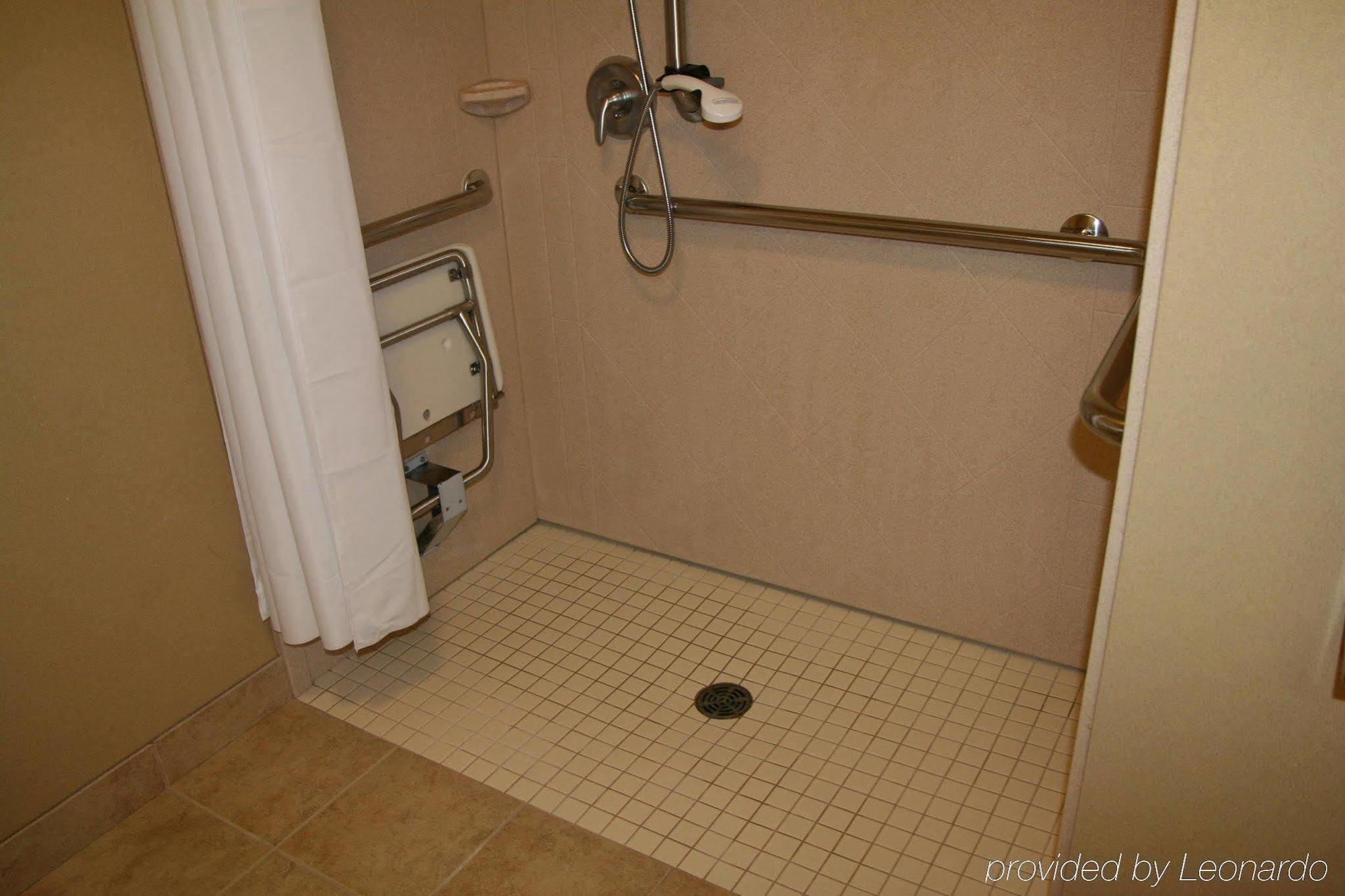 Hampton Inn Fairmont Bilik gambar